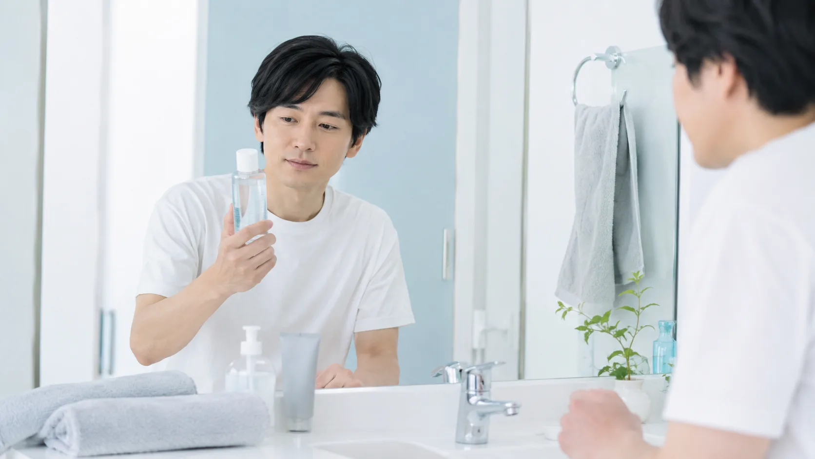 メンズクレンジングを検討する男性向けの清潔感あるイメージ