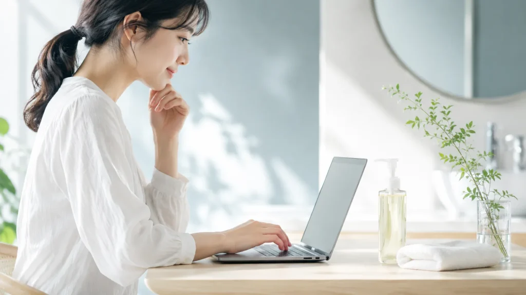 公式サイトでクレンジングオイルの販売条件を確認するイメージ