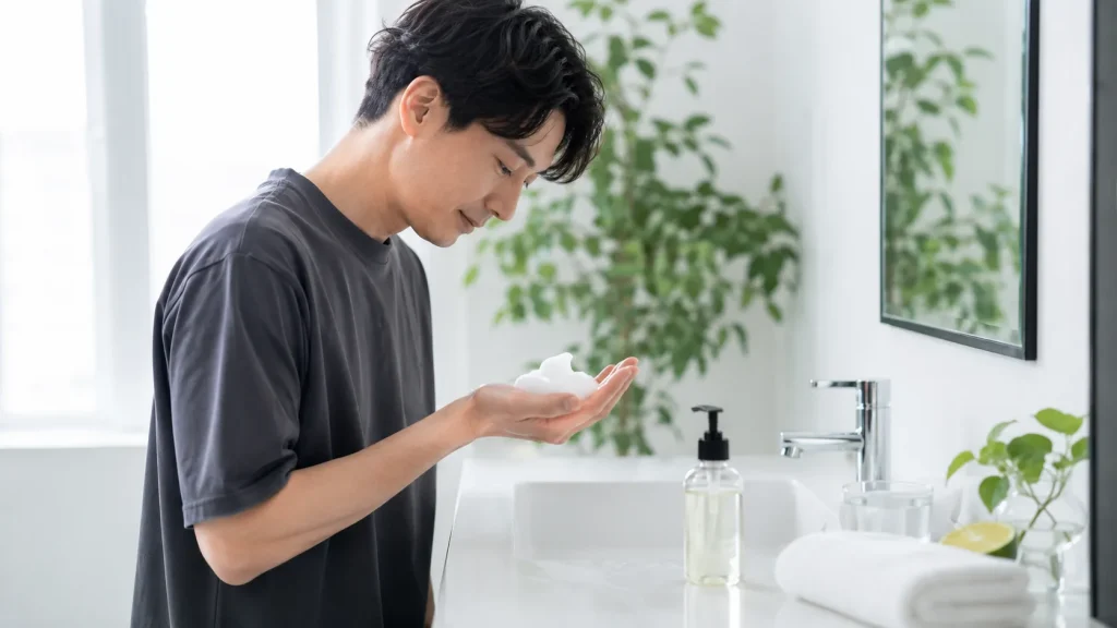 ZIGENシャンプーの純石けん洗浄成分と泡立ちを確認するイメージ